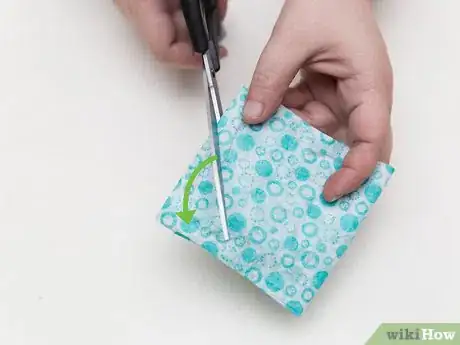 Imagen titulada Make a Fabric Rose Step 10