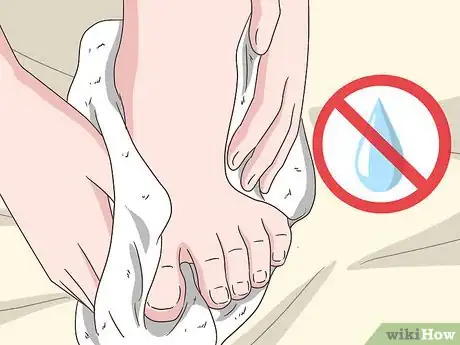 Imagen titulada Keep Feet Clean Step 2