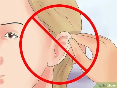 Imagen titulada Take Care of Infection in Newly Pierced Ears Step 8