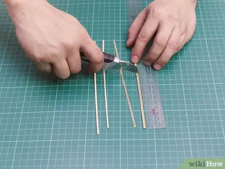 Imagen titulada Make a Mini Flyable Hot Air Balloon with Candles Step 16