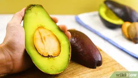 Imagen titulada Make Avocado Seed Powder Step 1