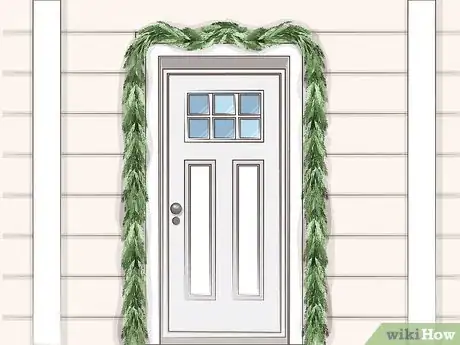 Imagen titulada Hang Garland Around Your Front Door Step 4