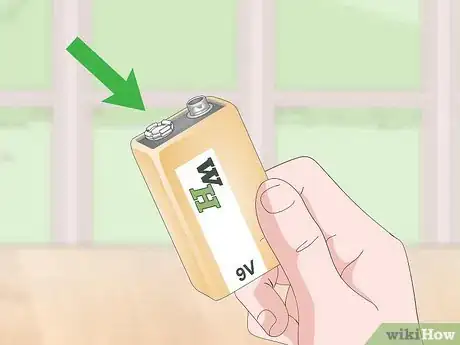 Imagen titulada Put Batteries in Correctly Step 11