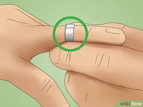 Imagen titulada Make a Ring from a Silver Coin Step 6