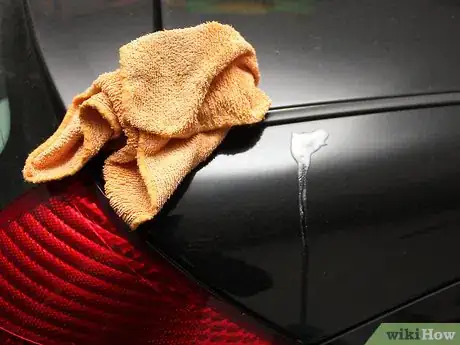 Imagen titulada Remove Egg Stains from Car Paint Step 3