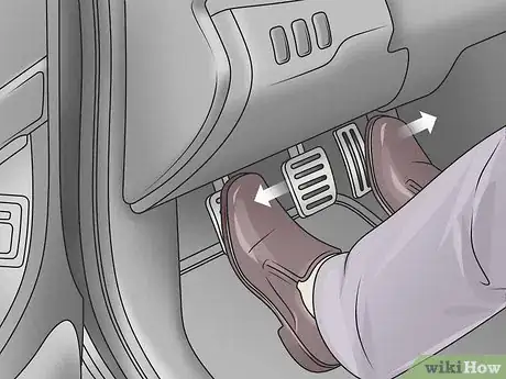 Imagen titulada Drive Smoothly with a Manual Transmission Step 8