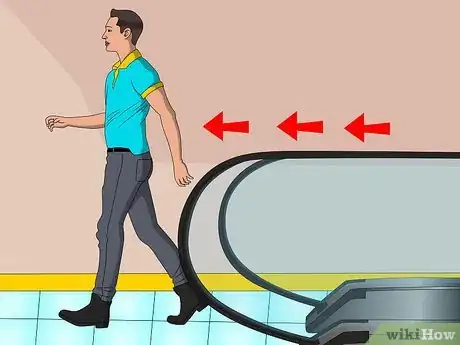 Imagen titulada Get On and Off an Escalator Step 10