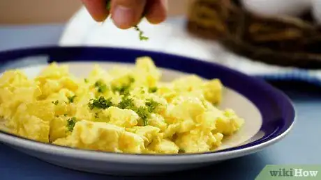 Imagen titulada Make Scrambled Eggs Step 13