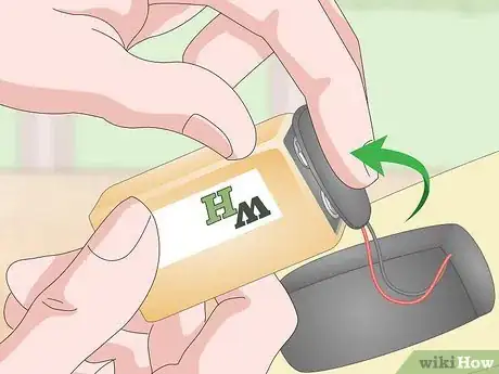 Imagen titulada Put Batteries in Correctly Step 13