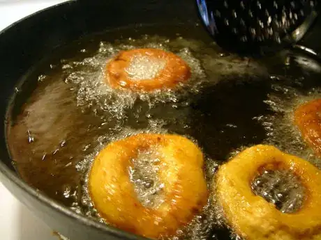 Imagen titulada Frying Doughnuts