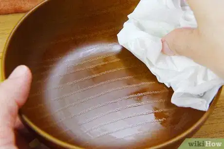 Imagen titulada Clean Wooden Bowls Step 9