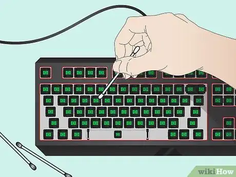 Imagen titulada Clean a Razer Blackwidow Keyboard Step 11