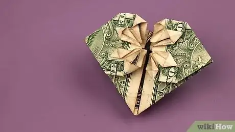 Imagen titulada Fold a Dollar Into a Heart Step 17