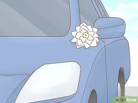 Imagen titulada Decorate a Wedding Car with Ribbon Step 14