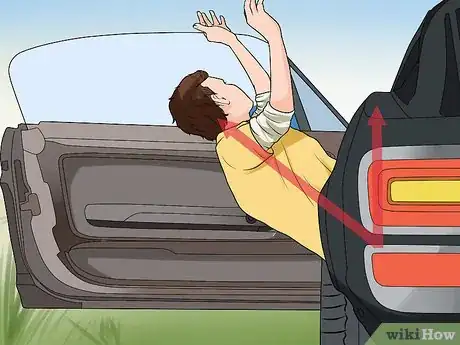 Imagen titulada Jump from a Moving Car Step 7