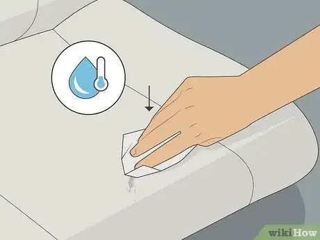 Imagen titulada Remove Coffee Stains from a Car Seat Step 4