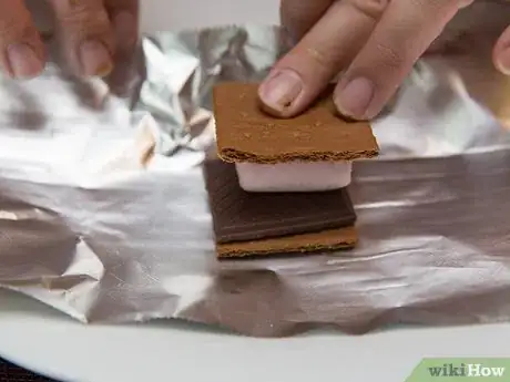 Imagen titulada Make a S'more Step 25