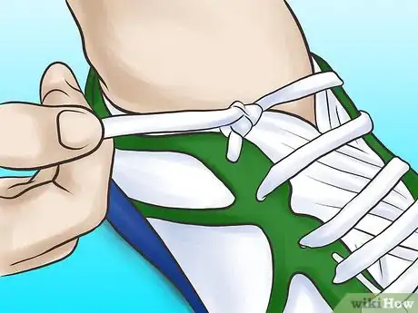 Imagen titulada Tie Your Shoe Laces Differently Step 18