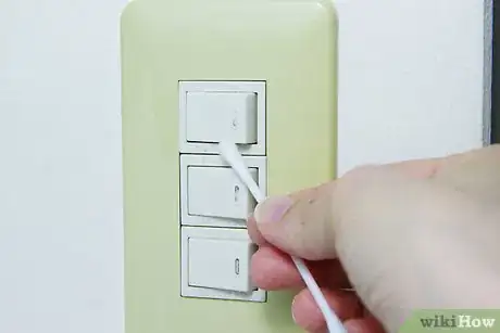 Imagen titulada Clean Light Switches Step 3