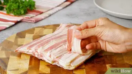 Imagen titulada Cook Frozen Bacon Step 1