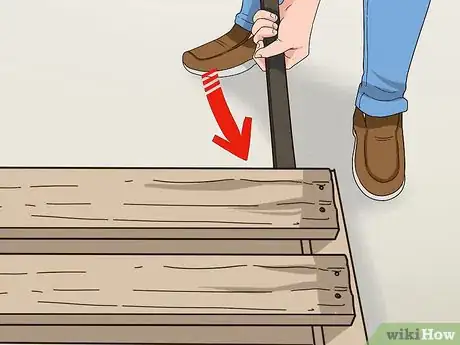 Imagen titulada Take Apart a Pallet Without Breaking It Step 17