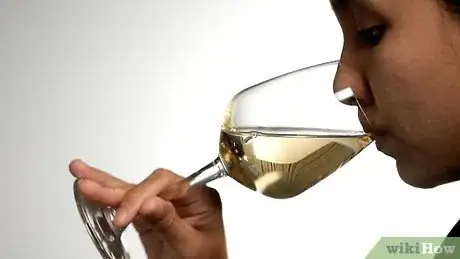 Imagen titulada Hold a Wine Glass Step 11