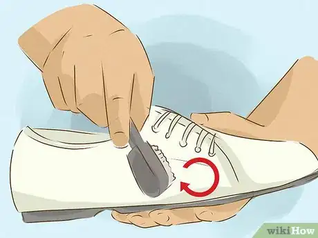 Imagen titulada Clean White Shoes Step 3