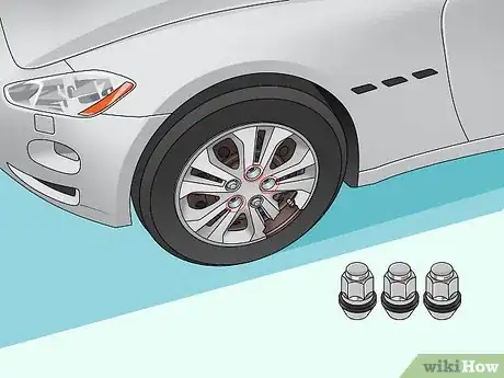 Imagen titulada Change a Hubcap Step 3