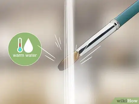 Imagen titulada Clean an Acrylic Nail Brush Step 4