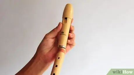 Imagen titulada Play the Recorder Step 2