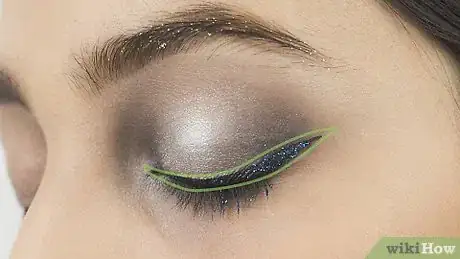 Imagen titulada Apply Glitter Eye Makeup Step 12