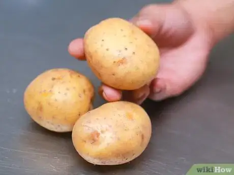 Imagen titulada Store Potatoes Step 1