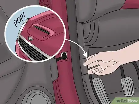 Imagen titulada Open the Hood on a Mini Cooper Step 9