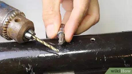 Imagen titulada Unscrew a Screw Without a Screwdriver Step 20