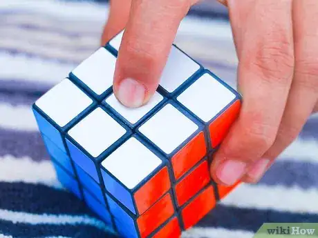 Imagen titulada Play With a Rubik's Cube Step 3