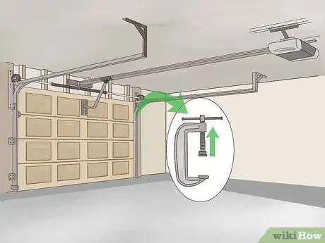 Imagen titulada Fix a Garage Door Spring Step 16