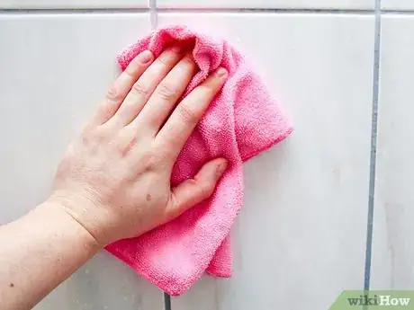 Imagen titulada Remove Soap Scum from Tile Step 15