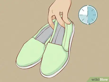 Imagen titulada Bedazzle Shoes Step 3
