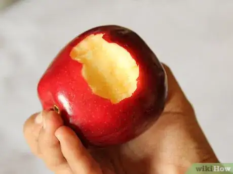 Imagen titulada Eat an Apple Step 3