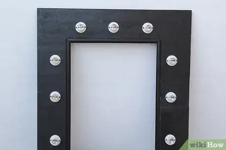 Imagen titulada Make a Makeup Mirror with Lights Step 3