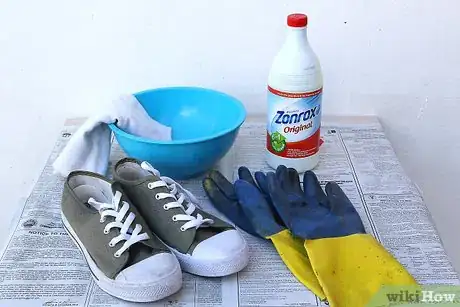 Imagen titulada Bleach Colored Canvas Shoes Step 4