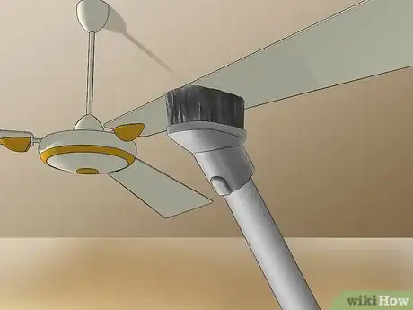 Imagen titulada Clean a Ceiling Fan Step 3