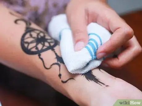 Imagen titulada Care for a Henna Design Step 6