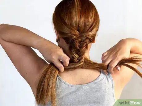 Imagen titulada Do a Fish Tail Plait in Your Hair Step 6