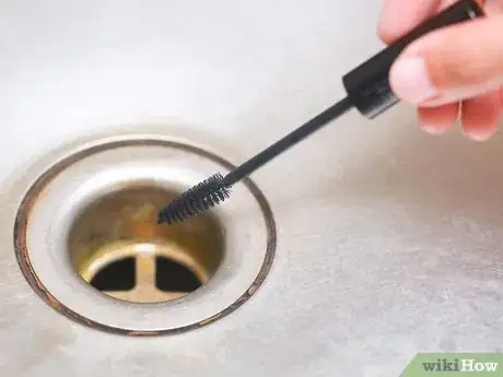 Imagen titulada Clean a Mascara Brush Step 13