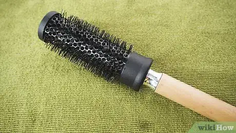 Imagen titulada Clean Hairbrushes Step 9