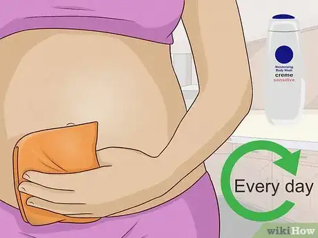 Imagen titulada Manage Belly Button Rings During Pregnancy Step 2