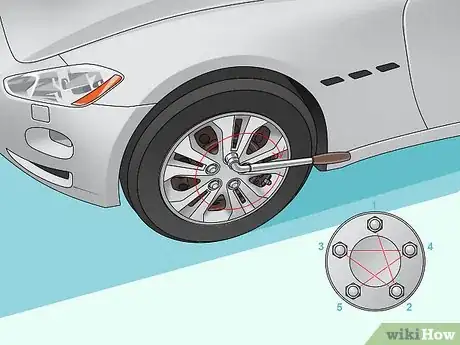 Imagen titulada Change a Hubcap Step 9