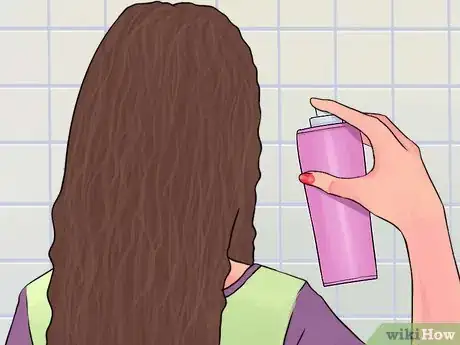 Imagen titulada Make Frizzy or Curly Hair Into Straight Hair Step 3