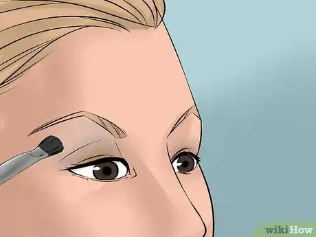 Imagen titulada Do Your Makeup if You Wear Glasses Step 9